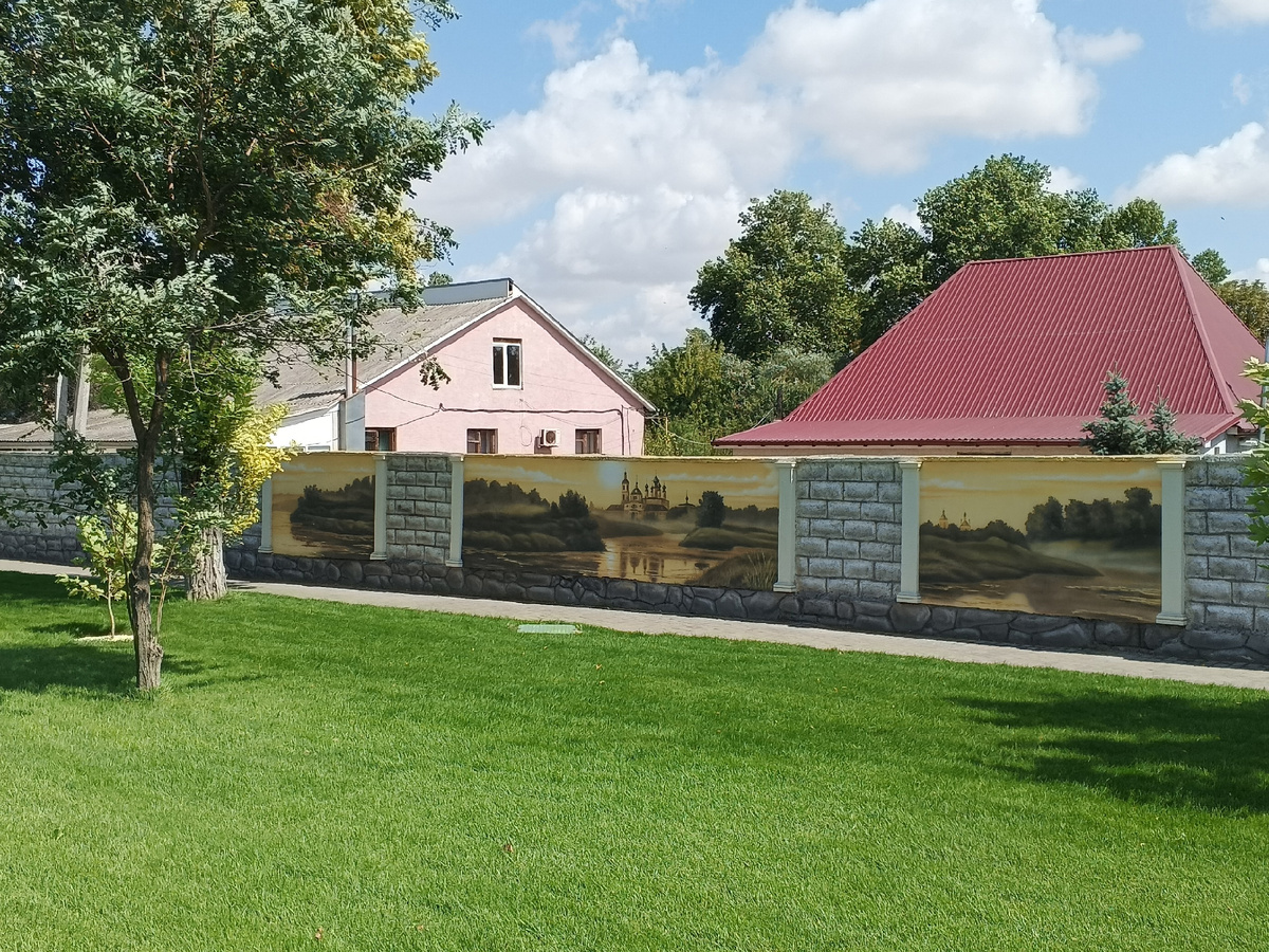 Вот они. Не одна, а три картины.