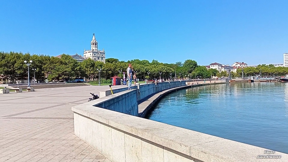 Набережная Адмирала Серебрякова, город Новороссийск. Фото автора.