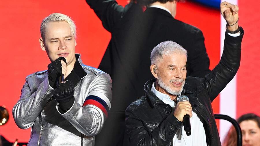 Фото из открытых источников. Шаман и Газманов теперь и в школах!