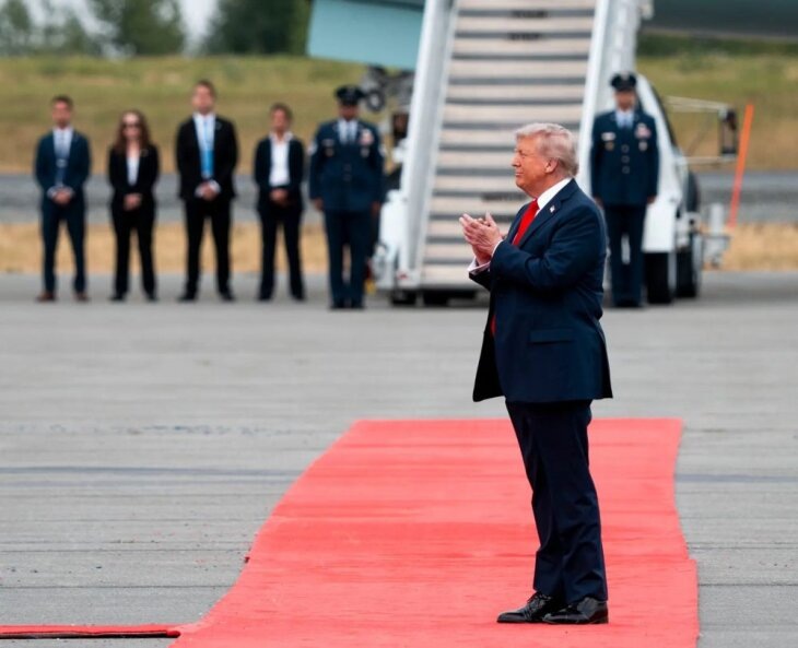     Трамп ожидает встречи с Владимиром Путиным в Анкоридже. Источник: nytimes.com.