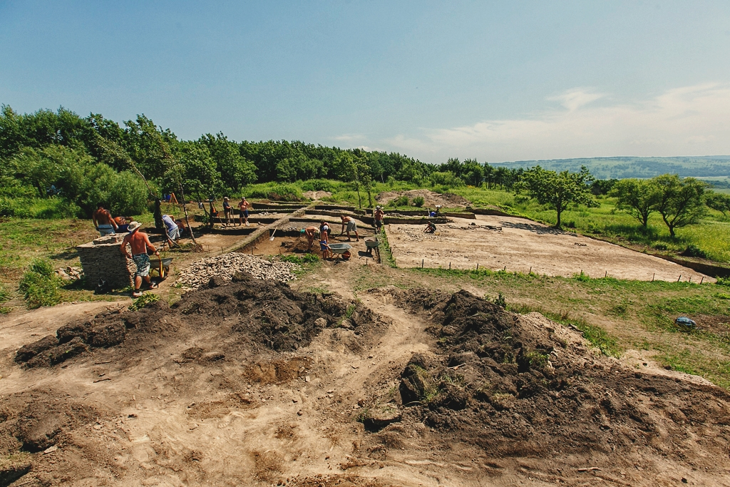 Остатки Краснояровского чжурчжэнского городища, памятник XII—XIII веков.