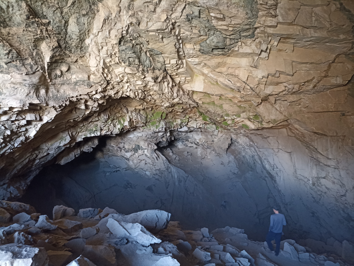 Пещера Хойд Цэнхэр