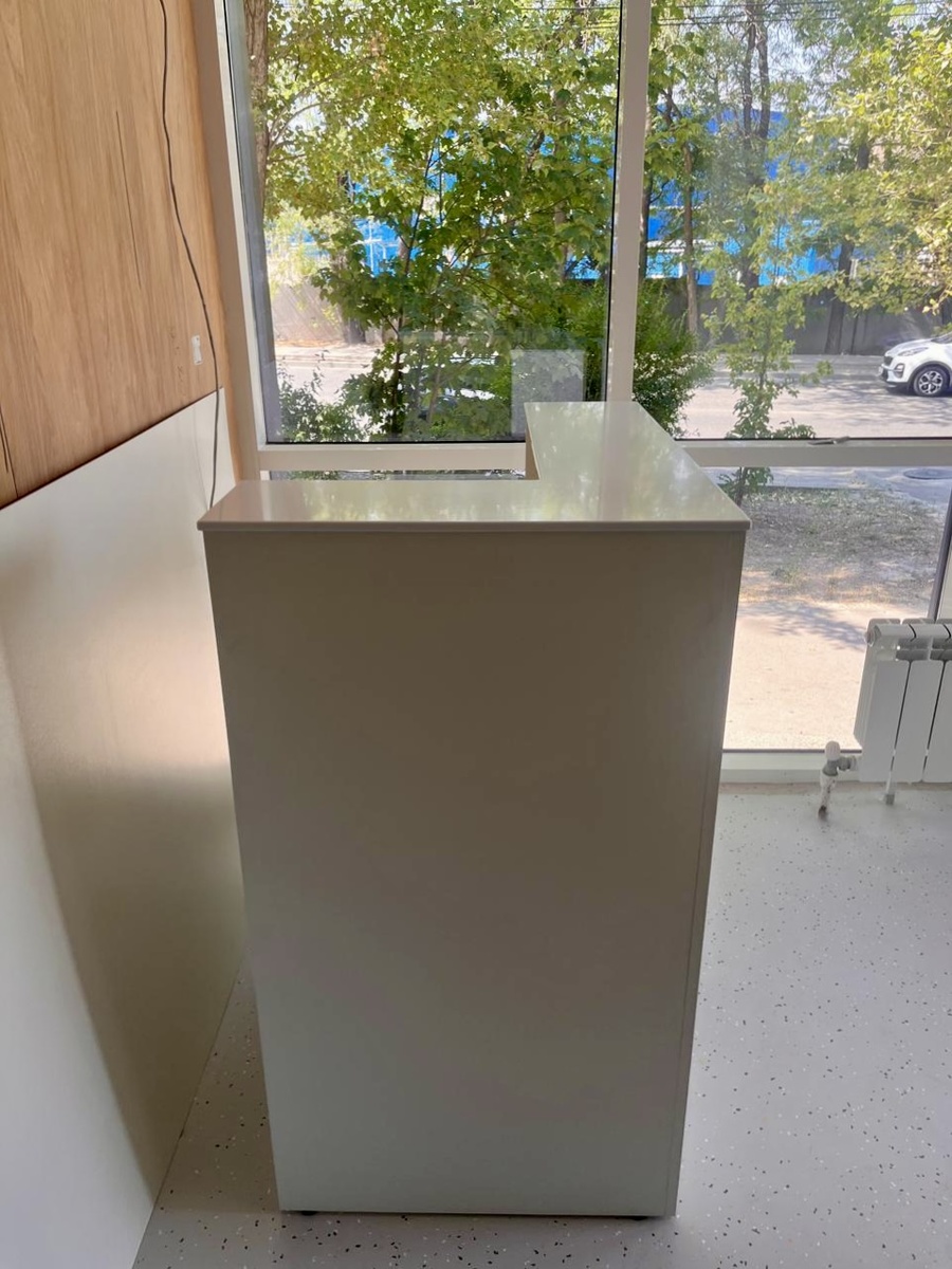 зона рецепции из акрилового камня