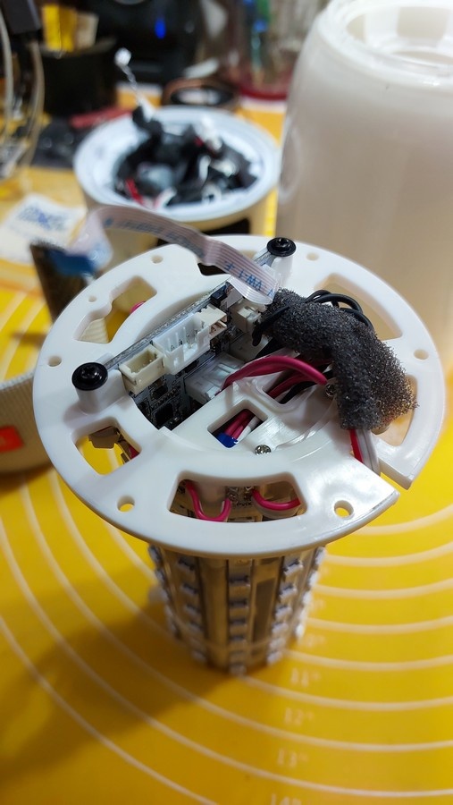 Разборка колонки, почти добрался до платы.