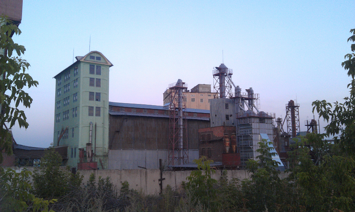 фото 2014, сейчас выглядит так же.  вид с Товарной улицы. 