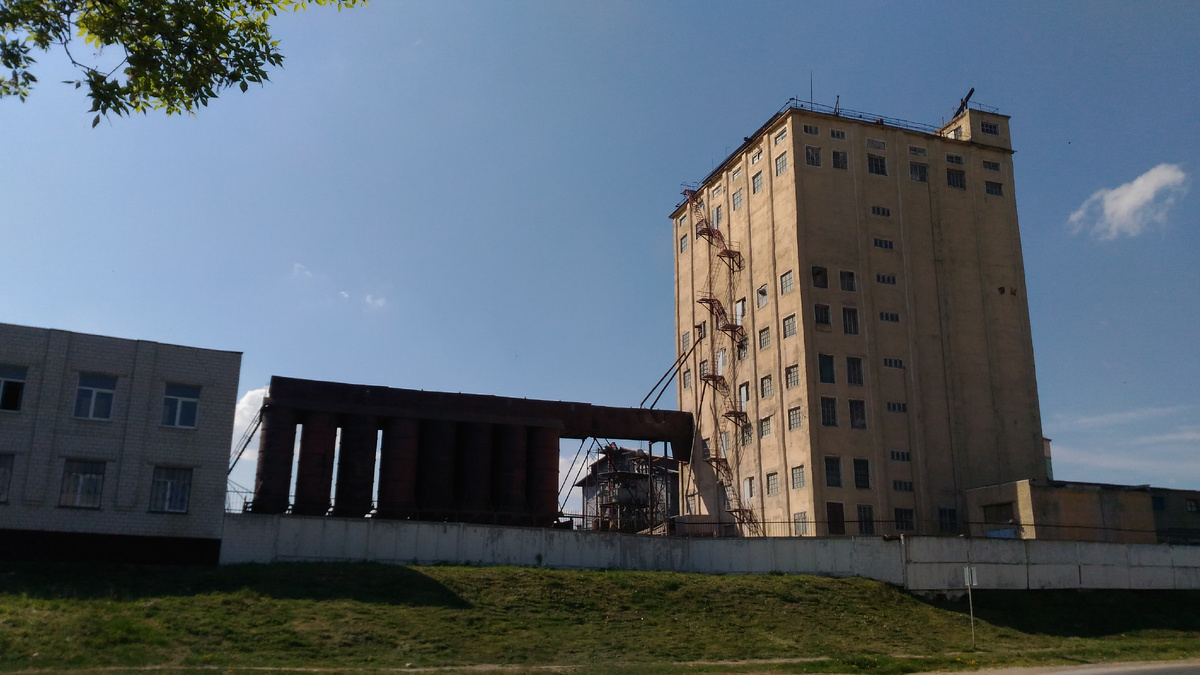 со стороны Октябрьской улицы выглядит так. 