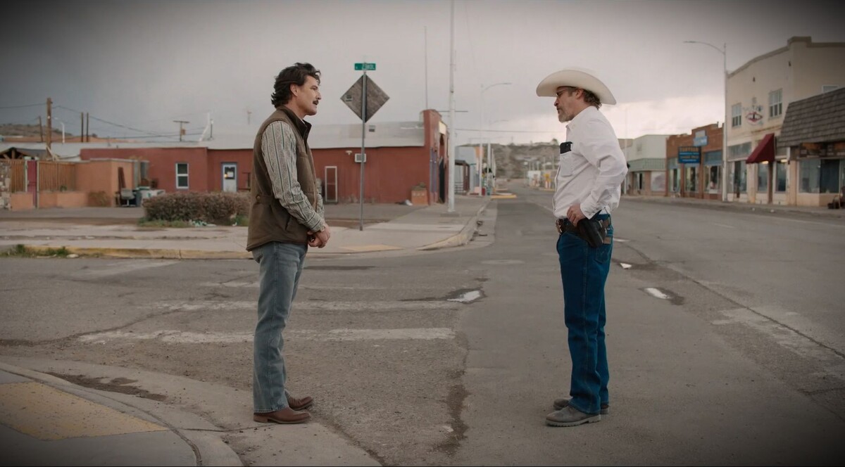 Тед Гарсия (Педро Паскаль) и Джо Кросс (Хоакин Феникс)