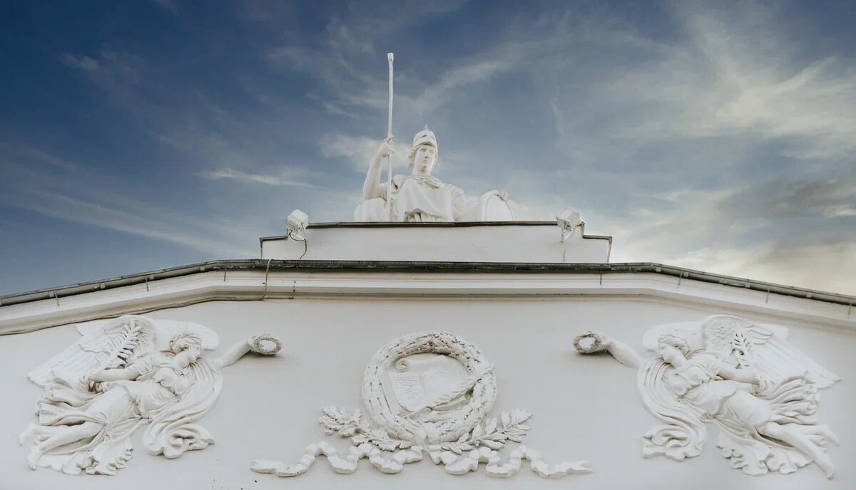 Скульптура и барельефы