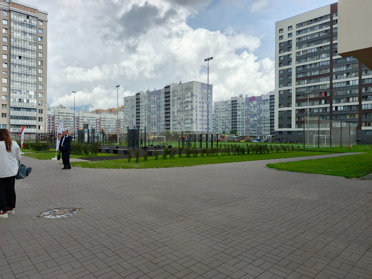 На территории школы