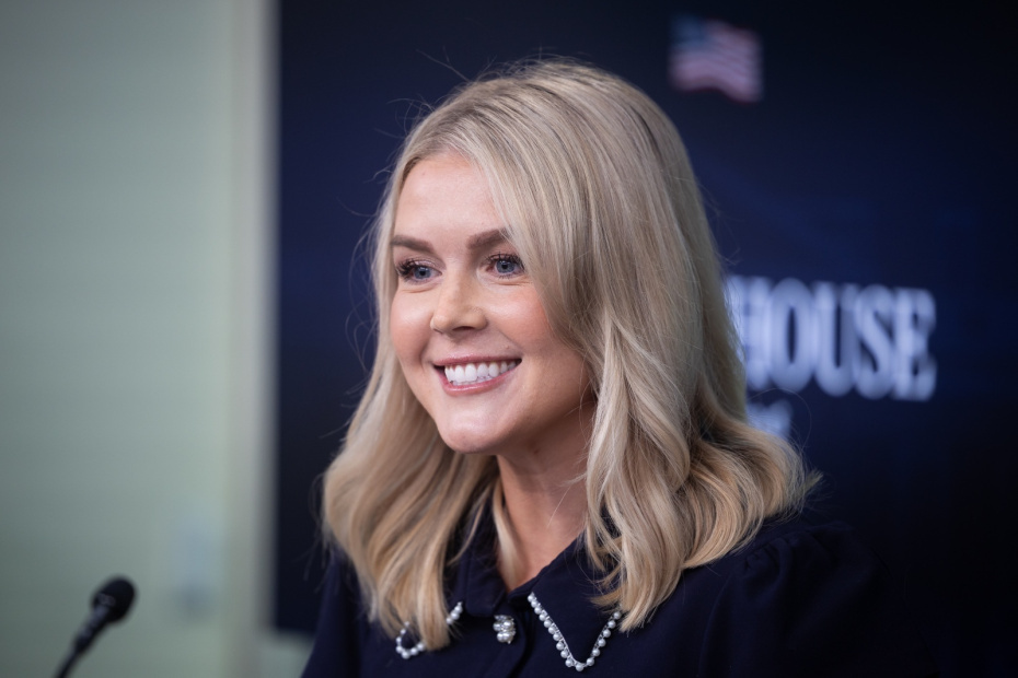    Francis Chung — Pool via CNP/Global Look Press