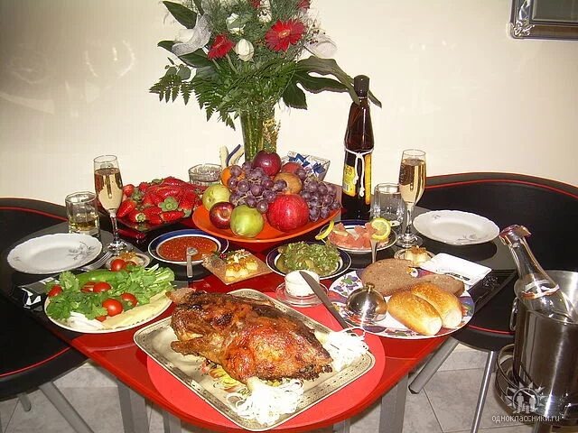 Накрытый стол