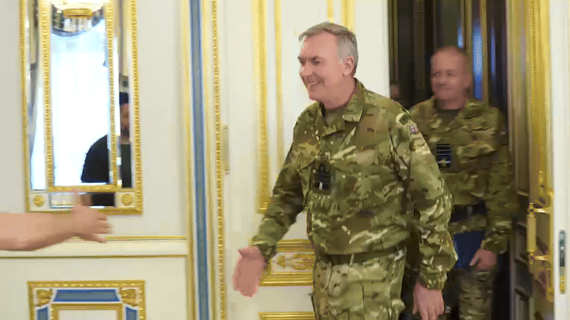    Радакин и Найтон посылают Москве сигнал//GIF: видео с ТГ-канала Zelensky Official