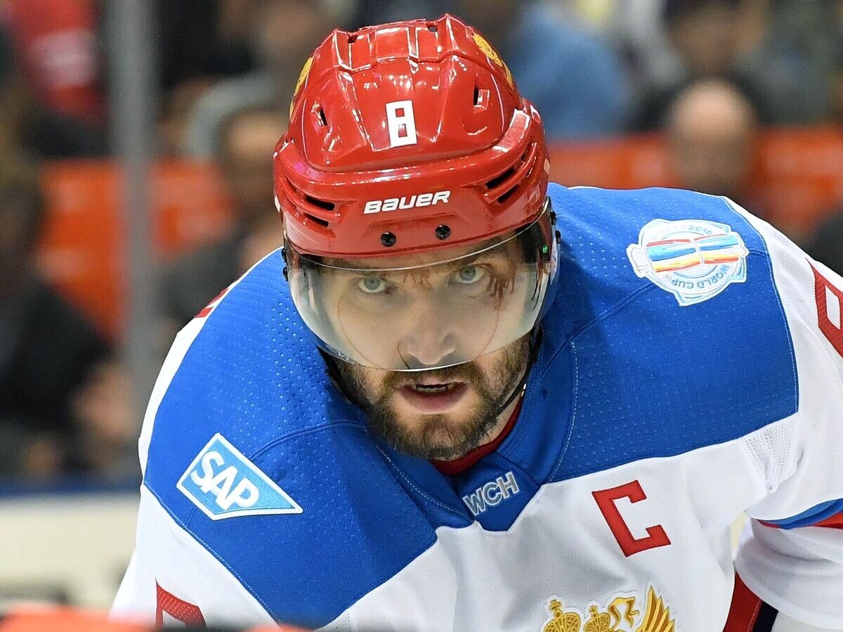    Игрок сборной России Александр Овечкин в матче группового этапа Кубка мира по хоккею между сборными командами России и Северной Америки U23© РИА Новости / Алексей Куденко