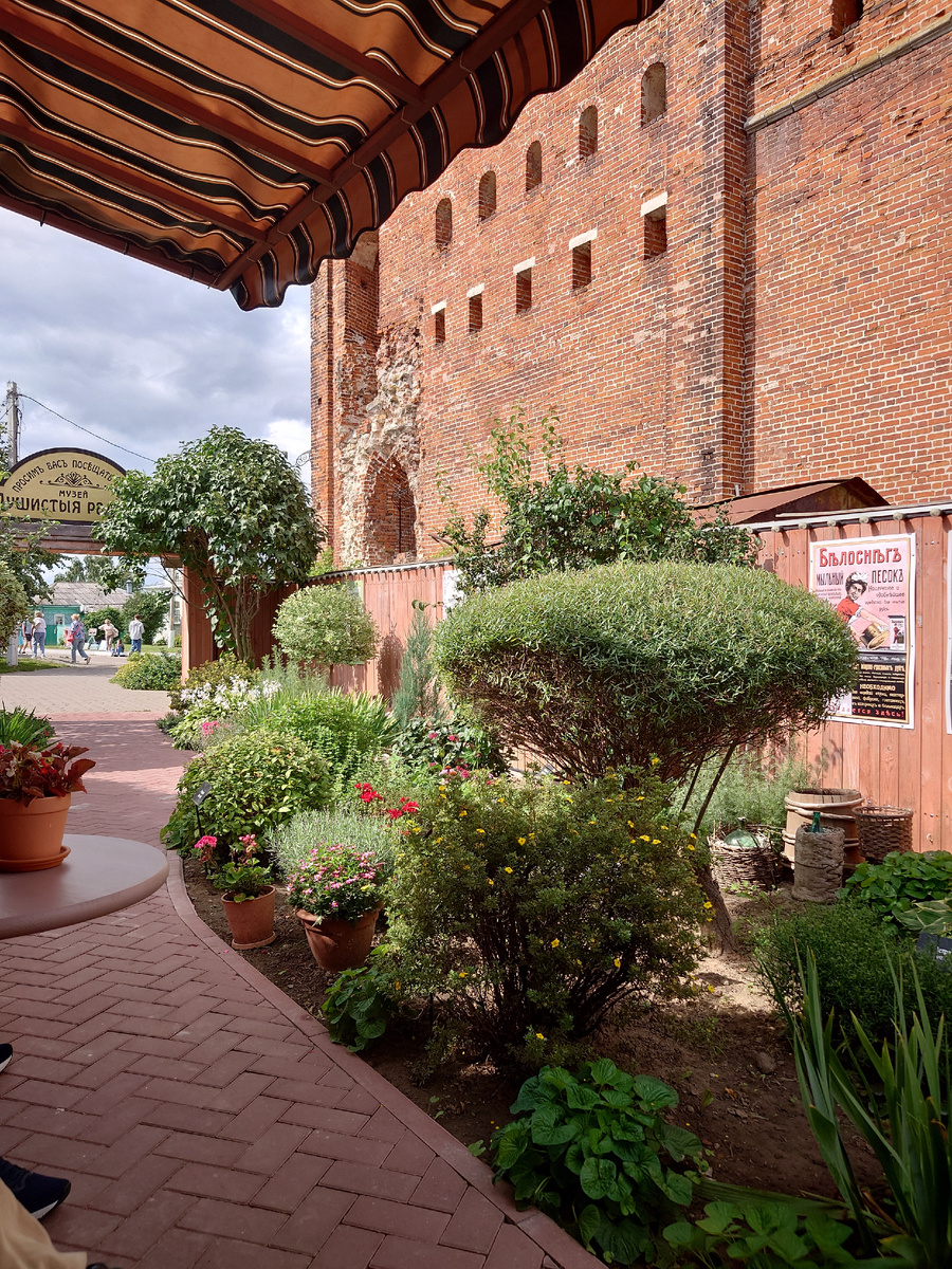 Фото автора. У Пятницких ворот Кремля.