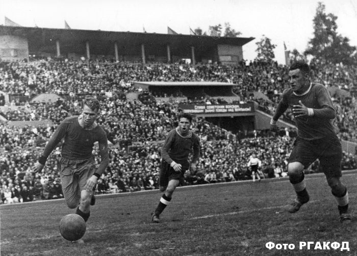 Уроки футбола. Удары по движущемуся мячу. Удар Григория Федотова и ещё немного об ударах выше ворот