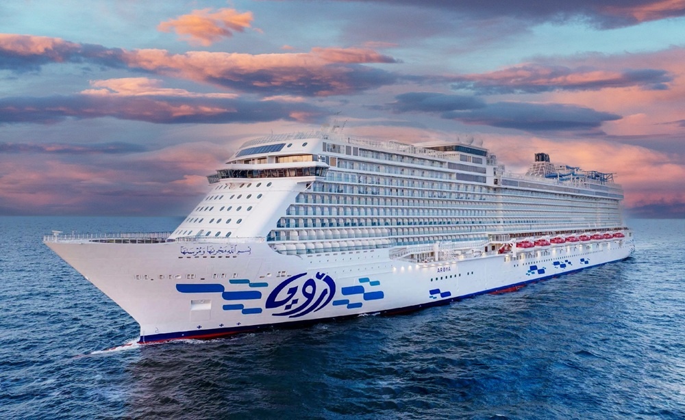 Aroya в полном великолепии: плавучий курорт в рейсе.