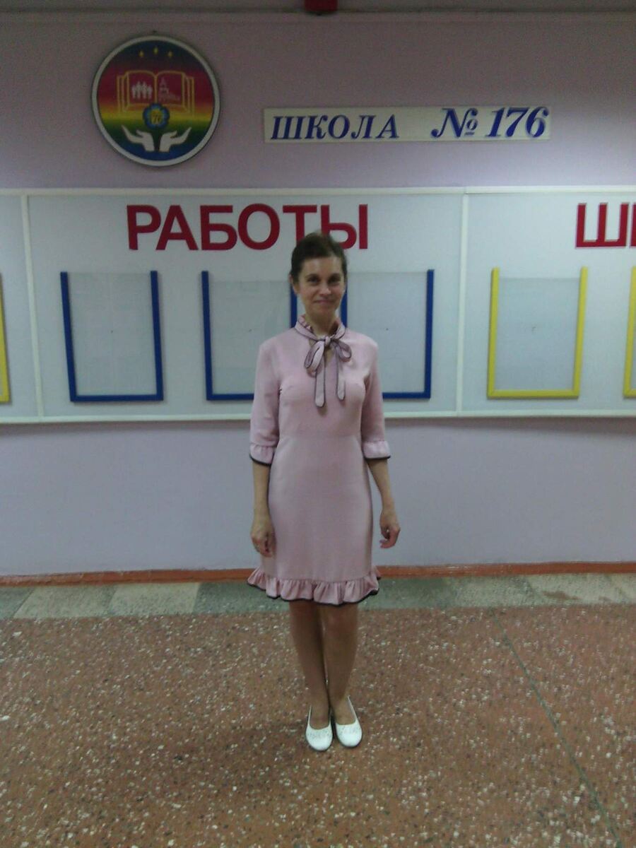 Фото автора. Не училась здесь и не работаю. Но довольно часто бывала. Школа данная не при чём. Проблема есть в любой школе и в детском саду. 