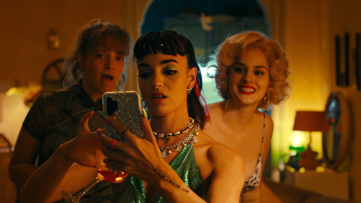 Les femmes au balcon (2024), реж. Наоми Мерлан