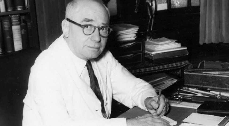 «Болезни – не наказание, а уборка мусора внутри» – эндокринолог Г. Бенджамин разнес в хлам мифы про сахар «для энергии» и мясо «для силы»