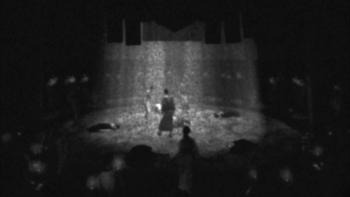 Gif картинка "Кирисима во время просмотра плёнки"