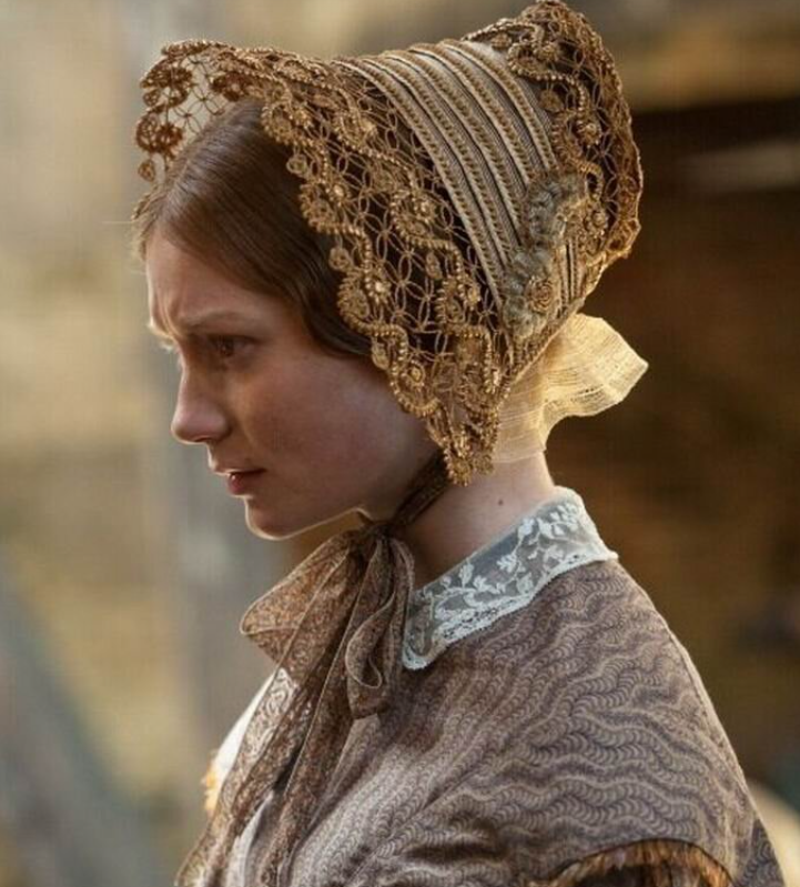 ажурный соломенный капор Джейн Эйр из фильма 2011 года с Миа Васиковска, где костюмы сделаны под 1840-е