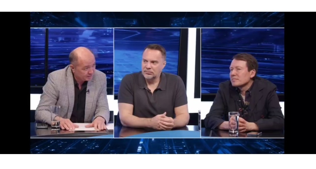 "Эксперты" обсуждают участие Ярослава Дронова в Интервидении.