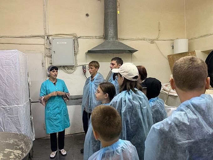 Гостей встречает Уразова Алёна Александровна