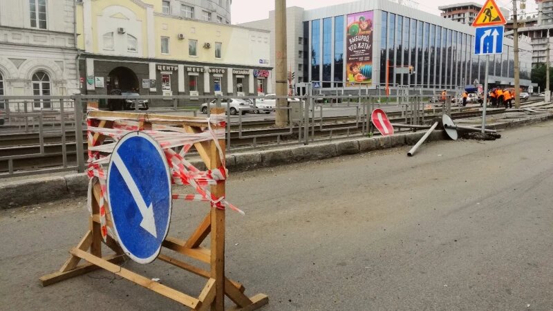     Ремонт дороги и трамвайных путей. altapress.ru