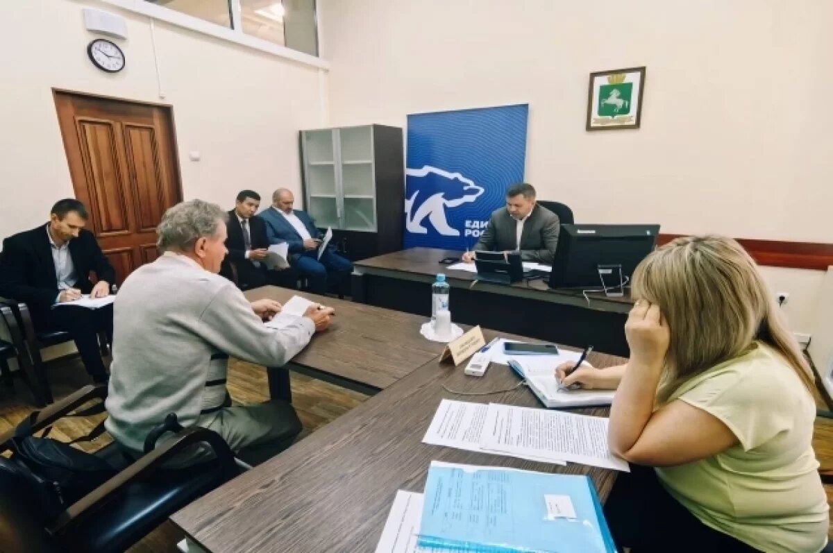    Мэр Томска решает вопросы раскопанных улиц и аварийных деревьев во дворах