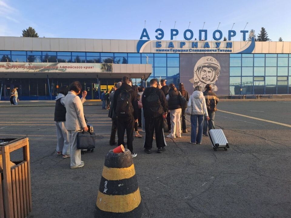    Очередь в аэропорту Барнаула. Источник: "Толк"