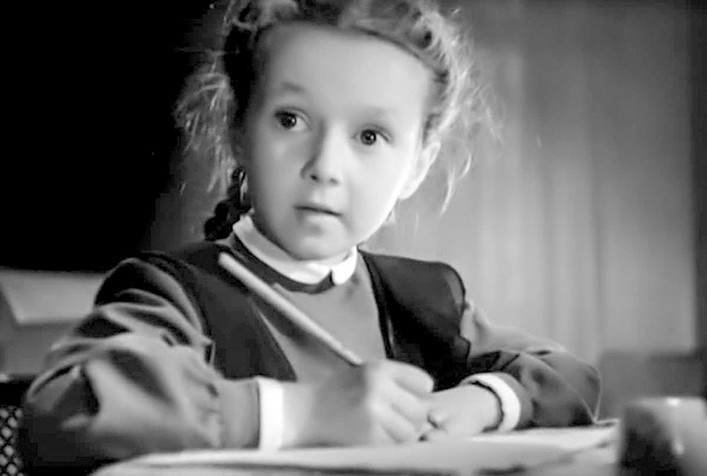    Кадр из фильма "Первоклассница".