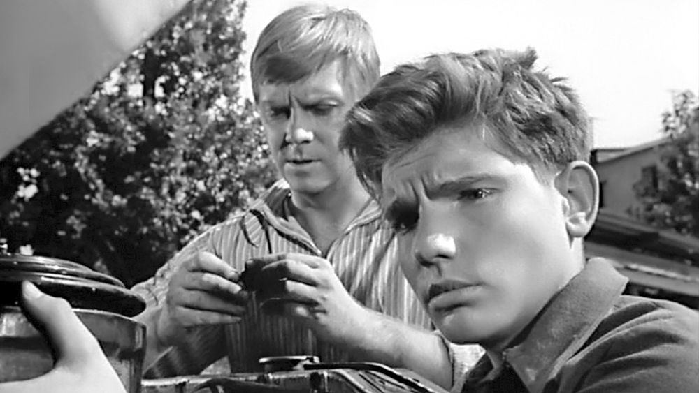    Кадр из фильма "Друг мой, Колька!"