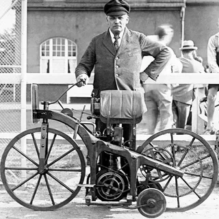 Вот такой первый "мотоцикл". Фото из интернета