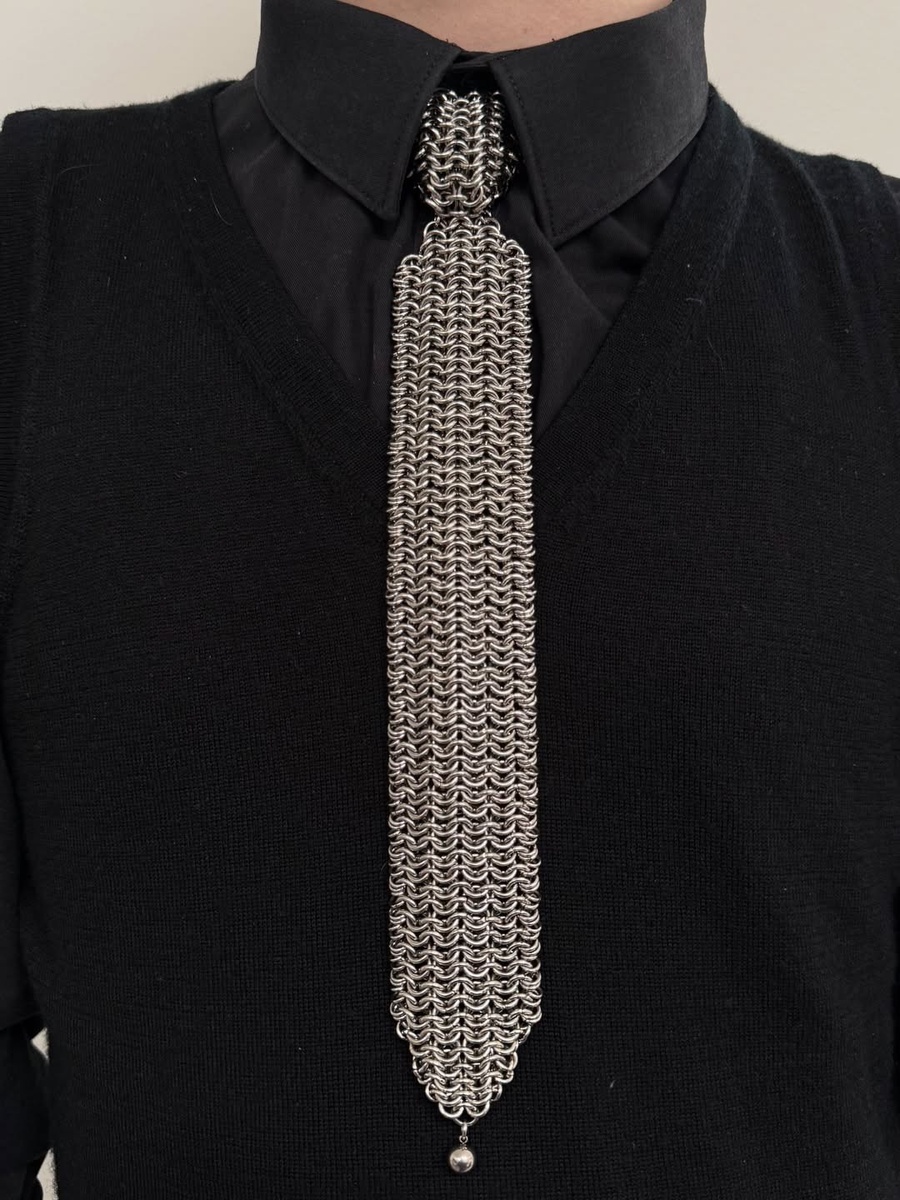 Материал из которого сделан галстук имеет значение ♦ Галстук для настоящего рыцаря ♦ https://www.facebook.com/groups/1655692071340530/?multi_permalinks=4137500603159652&hoisted_section_header_type=recently_seen  ♦ https://www.facebook.com/photo/?fbid=1377747517042071&set=a.321576999325800