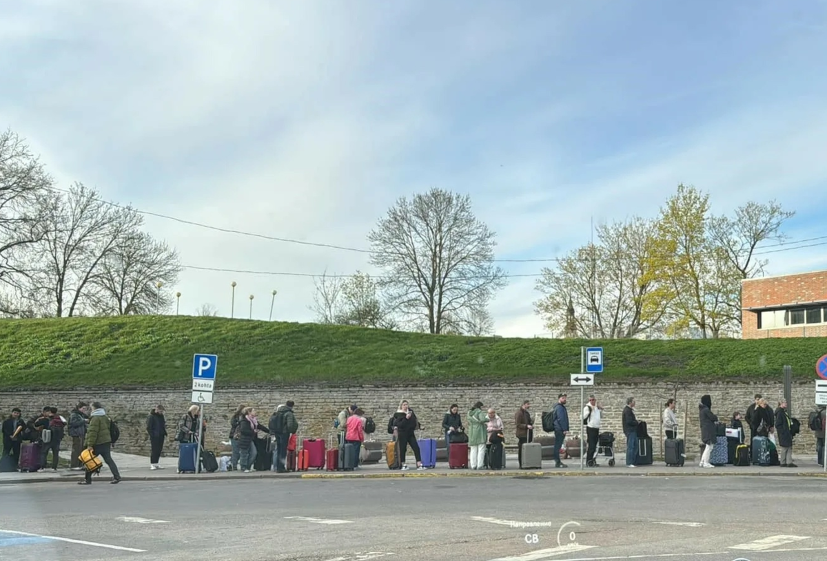 Очередь в направлении России из Эстонии в Нарве стала неотъемлемой частью современного пейзажа. Во-многом, потому что это один из немного погранпереходов со всем ЕС.