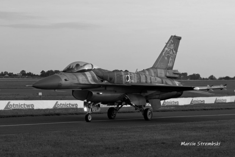    Американский истребитель F-16 разбился во время репетиции авиашоу в Польше