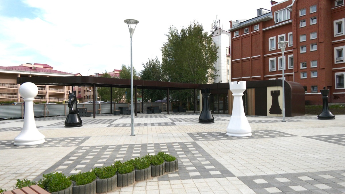    Шахматный сквер в Ханты-Мансийске планируют ввести в эксплуатацию уже в сентябре