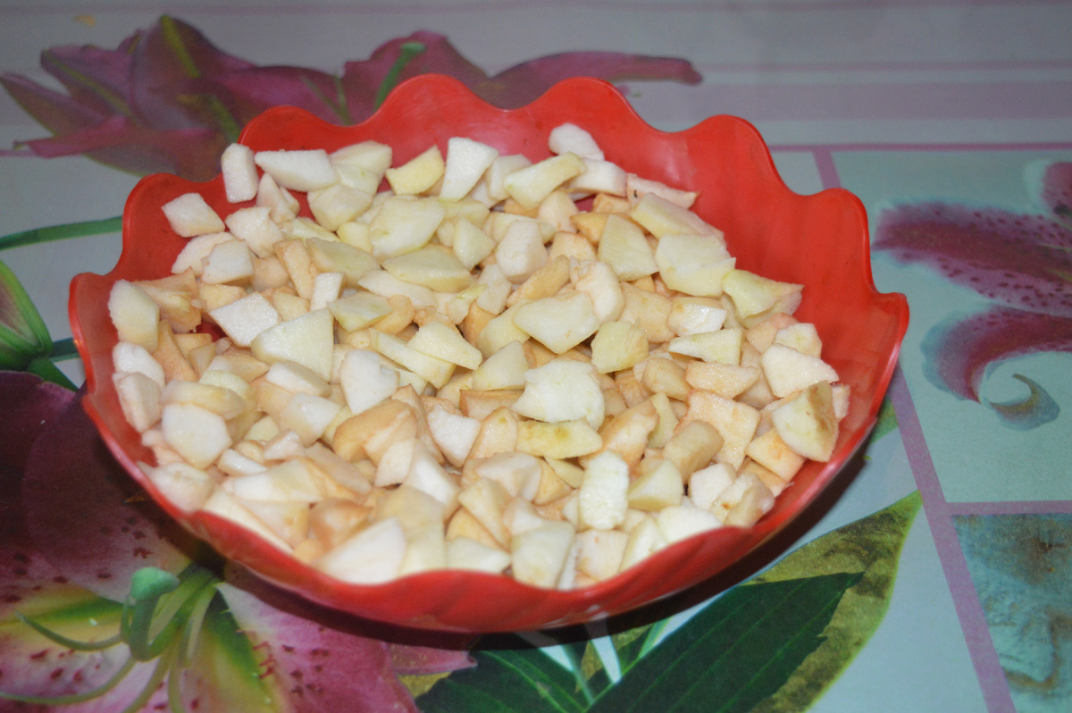 Яблочное пюре. Шаг 2. Фото: канал Три рецепта.