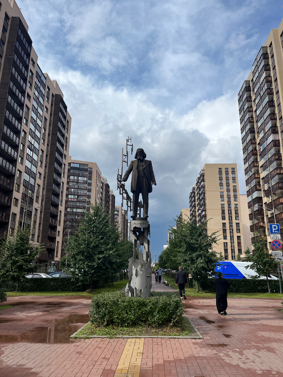 Бульвар Менделеева и Менделеев