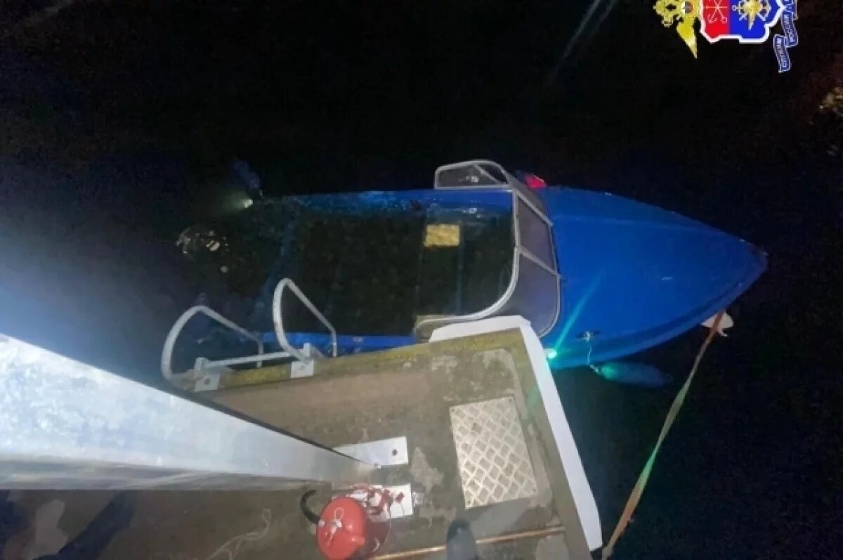    Три человека пострадали при затоплении катера в Малой Невке