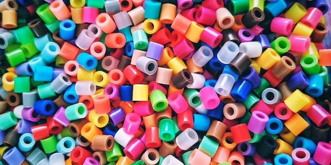 Подробный обзор материалов для литья под давлением: металлы, пластики и силиконы