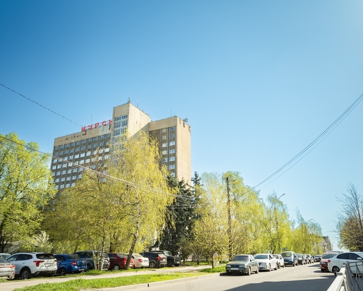     В Курске на Гуторовской до конца 2025 года благоустроят тротуар