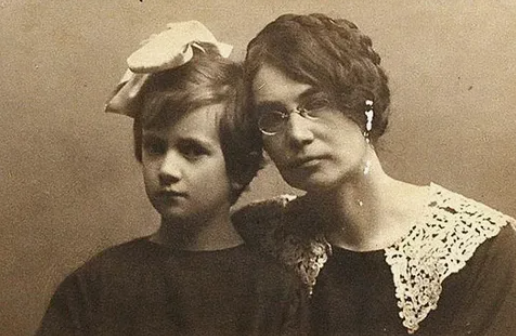 А. А. Андреева-Горбунова с дочерью Ариадной