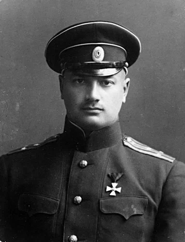 Капитан 2 ранга Китицын М.А.  (Китишин). Заведующим обучением гардемаринов в практическом плавании, прославленный подводник, кавалер ордена Св. Георгия 4-ой степени.