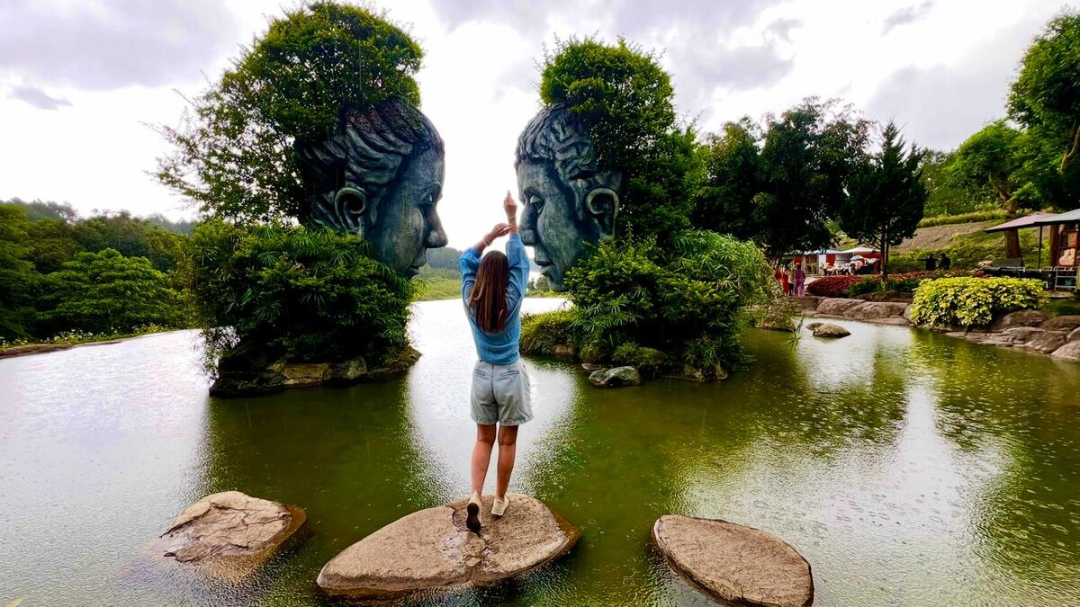 Самая популярная скульпутра для фотографий. Будьте готовы к очереди из желающих запечетлесть себя в самом узнаваемом месте