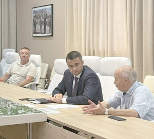 Е.Н. Камфарин (в центре) и В.В. Кадетов (справа).   
/ ФОТО Людмилы Бороухиной Администратор  📷
