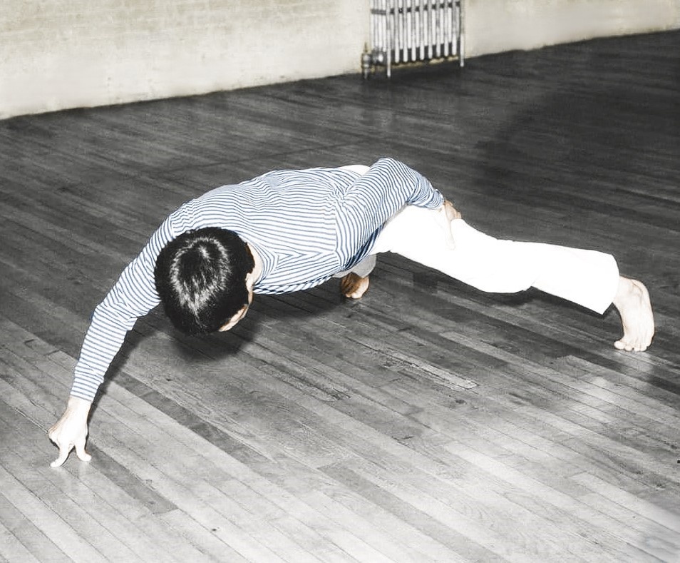 Брюс Ли. Архивное изображение, источник: Bruce Lee foundation. Обработка автора канала