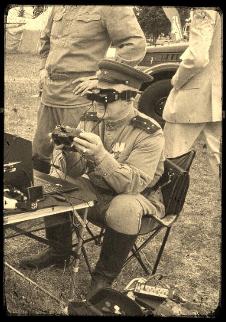 Шуточная фотография с реконструкции. Изображение из @fpvfunrus