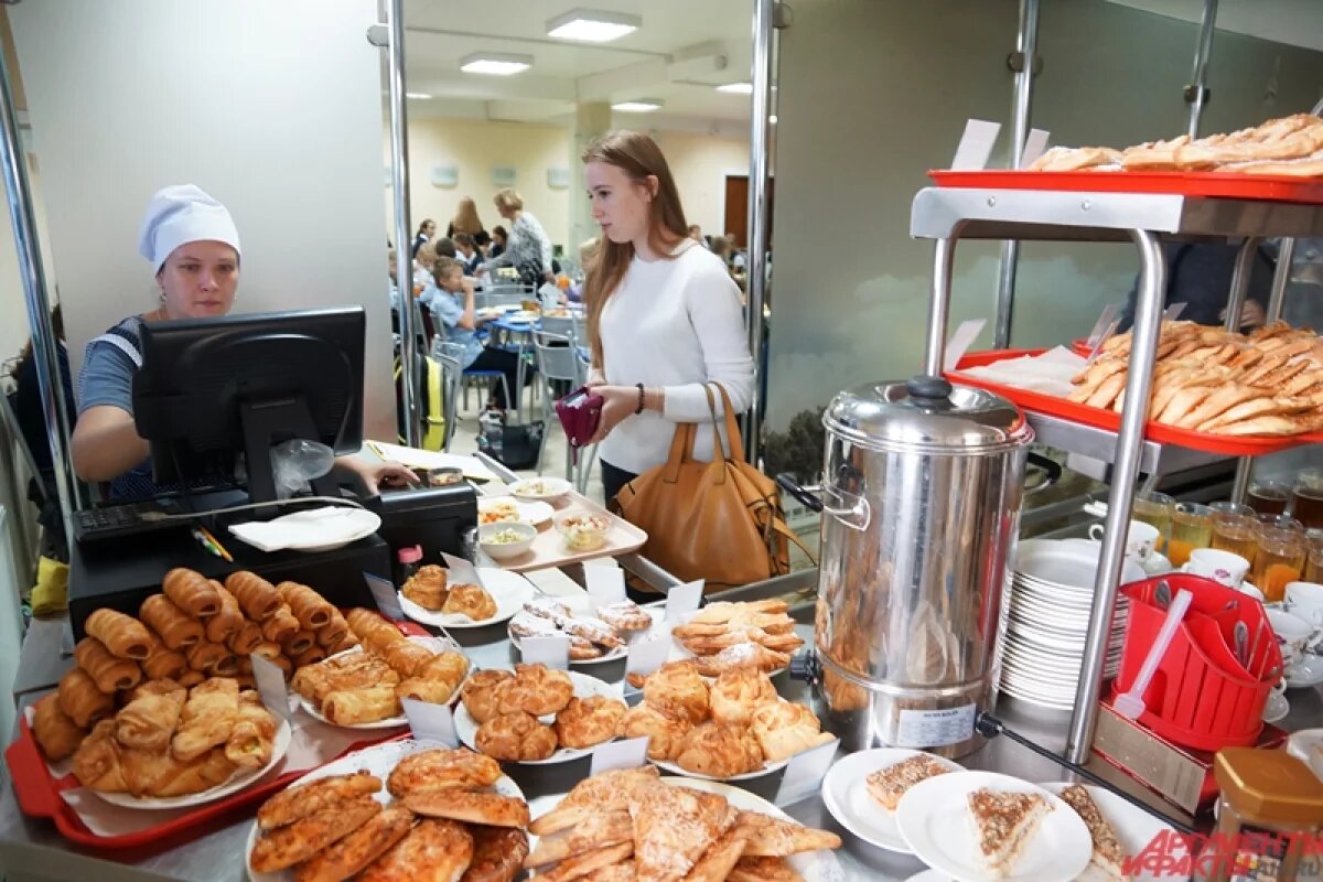    Родителям школьников начнут выплачивать кешбэк за оплату обедов