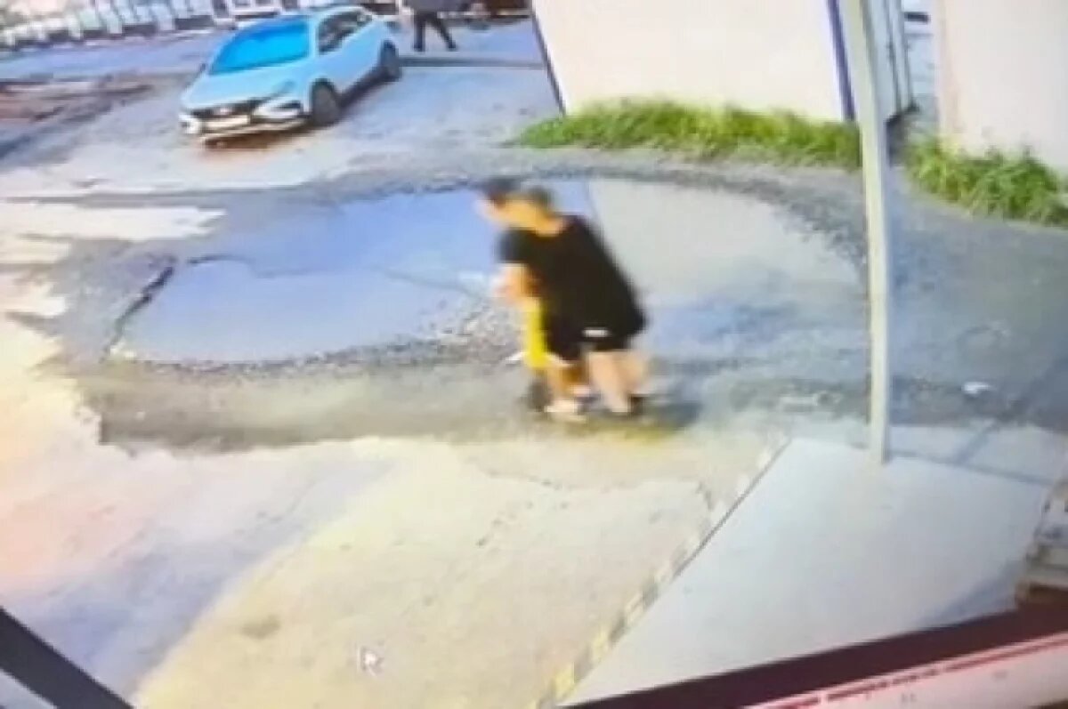    В Сызрани завели уголовное дело о наезде подростков на самокате на мальчика